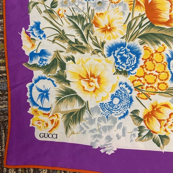 Authentic Gucci Silk Scarf for Neck, your Purse and/or Backpack - Picture 7 of 15